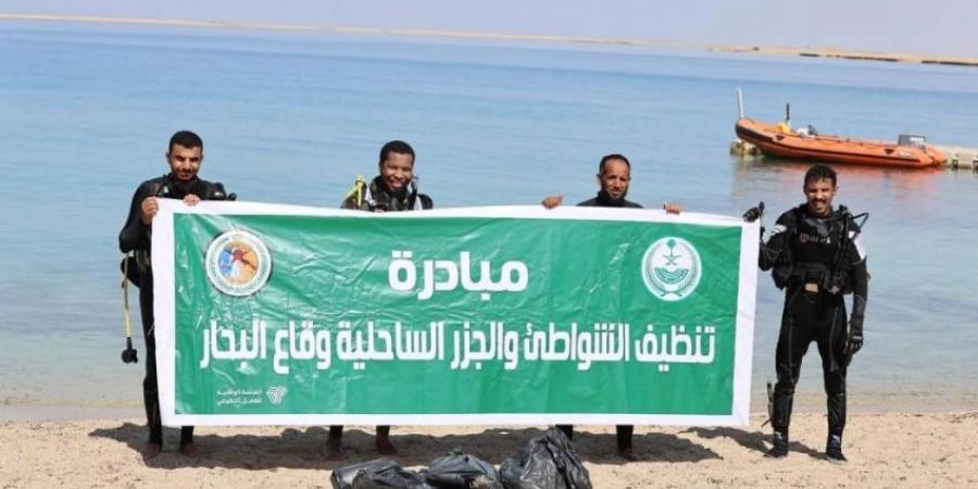 حرس الحدود ينفذ مبادرة تطوعية لتنظيف شاطئ العيقة وقاع البحر - هرم مصر