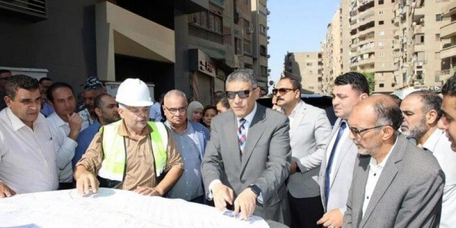 محافظ الجيزة يتفقد مشروع الصرف الصحي بكفر طهرمس حتى نفق روز اليوسف - هرم مصر