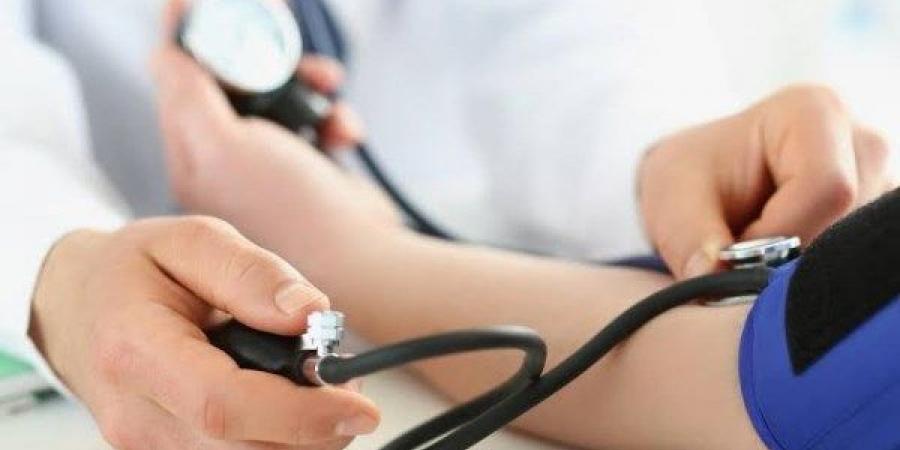 5 دقائق فقط من هذا التمرين تخفض ضغط الدم.. داوم عليها - هرم مصر