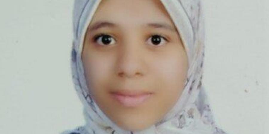 الأولى على الشهادة الإعدادية بقنا: أمنيتي أن أكون مثل الدكتور مجدي يعقوب - هرم مصر