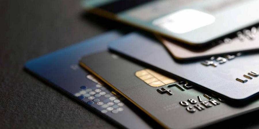 البطاقات مسبقة الدفع خيار ذكي لتثبيت أسعار الصرف في موسم السفر - هرم مصر