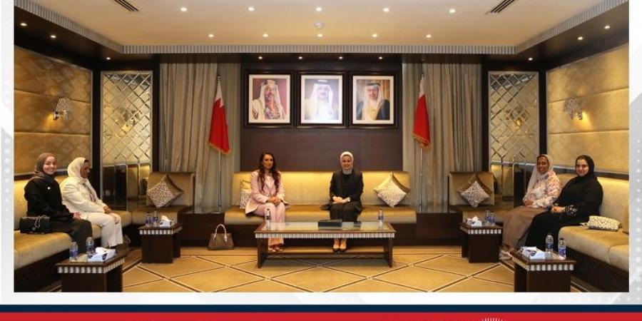 وزيرة شؤون الشباب تبحث مع الرئيس التنفيذي لمجموعة بنك البحرين للتنمية سبل دعم المشروعات الشبابية - هرم مصر