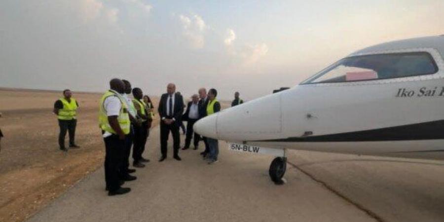 هبوط اضطراري لطائرة خاصة أجنبية بمطار القاهرة بسبب عطل فني - هرم مصر