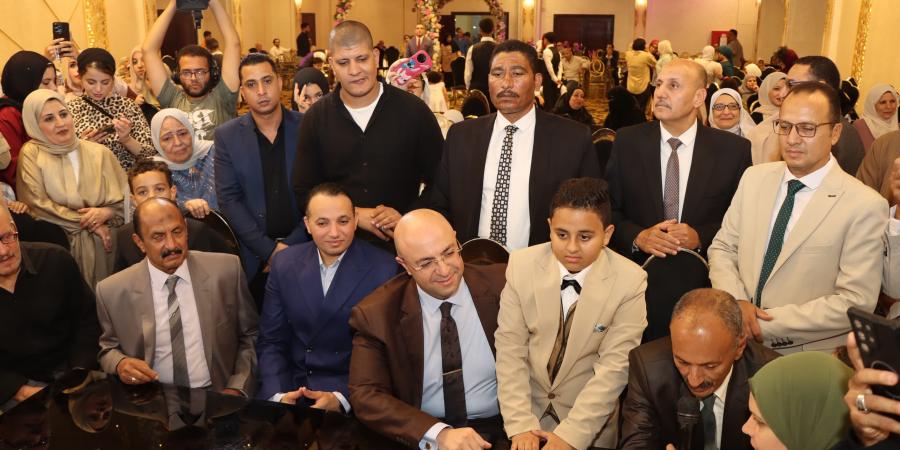 أنا موجود مكان عمرو.. محافظ بني سويف شاهدا على عقد قران أخت الشهيد - هرم مصر