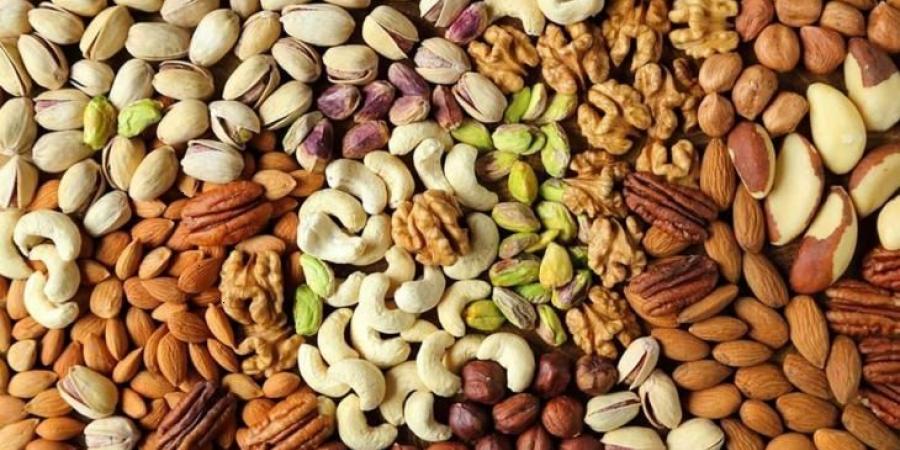 أهم المكسرات التى تعزز نمو الشعر - هرم مصر