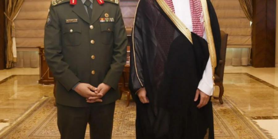 مُحافظ جدة يُقلّد مدير جوازات مطار الملك عبدالعزيز الدولي رتبته الجديدة - هرم مصر