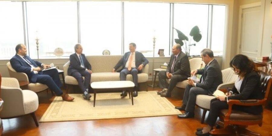 وزير الزراعة يستقبل المستشار الزراعي الهولندي لبحث سبل تعزيز التعاون المشترك - هرم مصر