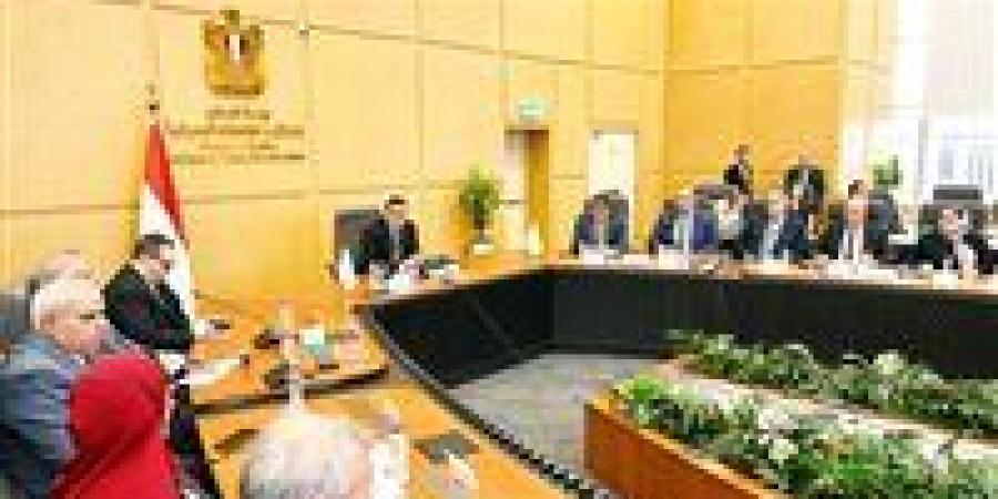 وزير الإسكان يتابع موقف توفيق الأوضاع بالأراضي المنضمة لأحوزة عددٍ من المدن الجديدة - هرم مصر