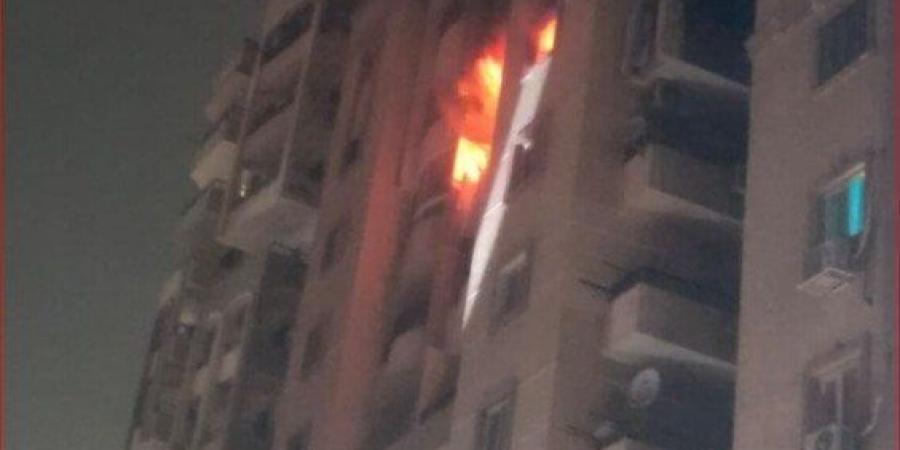 بعد إصابة 4 أشخاص.. انتداب المعمل الجنائي لمعاينة موقع حريق عقار بمدينة نصر - هرم مصر