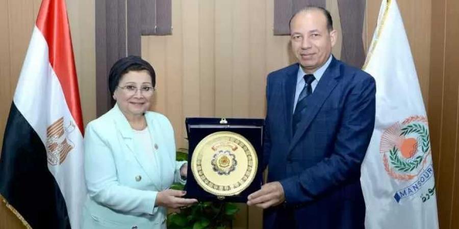 الصحة تبحث تعزيز دور الشراكة مع جامعة المنصورة ضمن مبادرة ”بداية جديدة” - هرم مصر