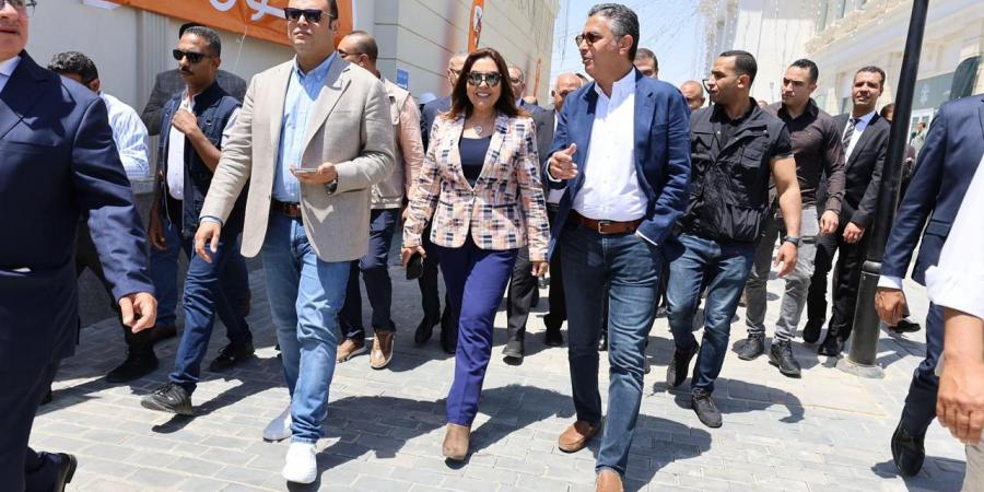 وزراء الإسكان والتموين والتخطيط يفتتحون "جملة ماركت" - هرم مصر