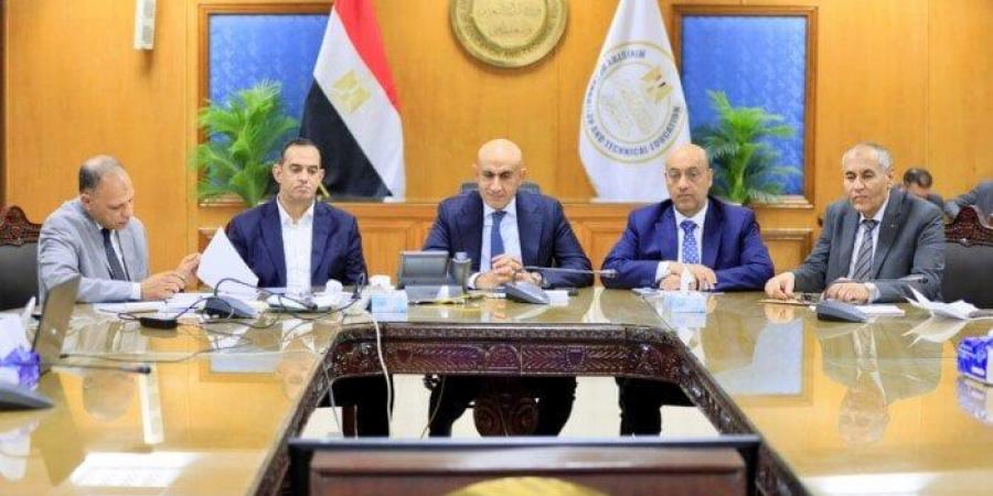 «التعليم» تستعرض تقرير غرفة العمليات في ثامن أيام امتحانات الثانوية العامة 2025 - هرم مصر