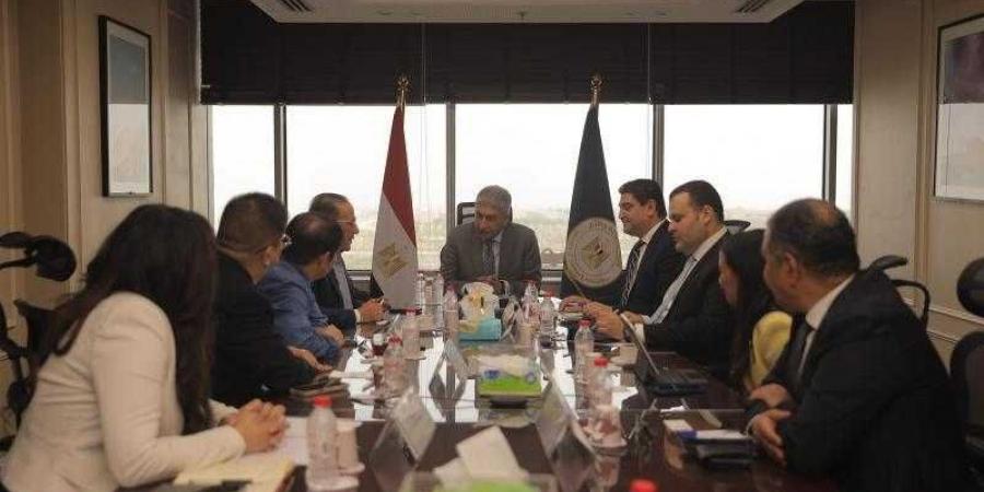 وزير السياحة يبحث مع أحد الشركات الصينية الرائدة في مجال البواخر السياحية سبل تطوير منتج السياحة النيلية في مصر - هرم مصر