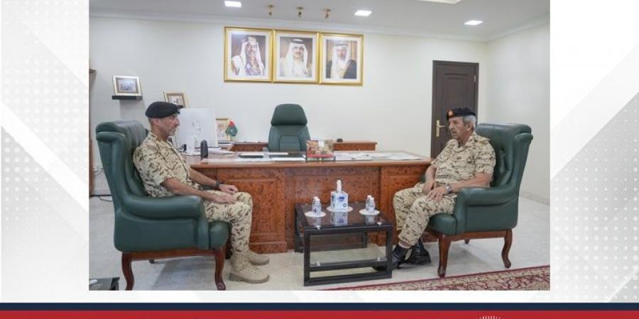 القائد العام لقوة دفاع البحرين يقوم بزيارة تفقدية لإحدى وحدات قوة دفاع البحرين ضمن زياراته الميدانية المستمرة لمختلف الأسلحة والوحدات للاطلاع على جاهزيتها القتالية واستعداداتها العسكرية والإدارية - هرم مصر