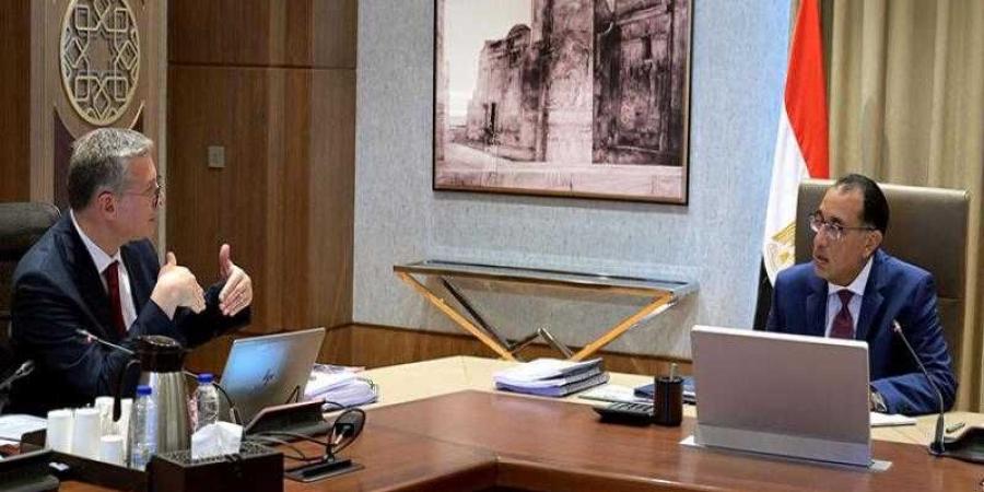 رئيس الوزراء يتابع مع وزير البترول مستجدات تقدم الأعمال الخاصة بتجهيز وربط وحدات التغييز - هرم مصر