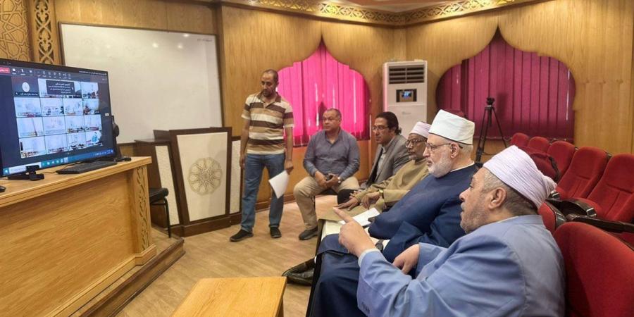 وكيل الأزهر ورئيس القطاع يتابعان امتحانات الثانوية من غرفة العمليات - هرم مصر