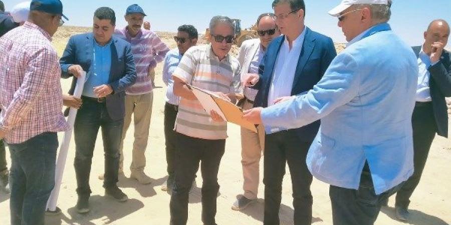 وزير الزراعة يتفقد أعمال حصر وتصنيف الأراضي الصحراوية بمنطقة العميد - هرم مصر
