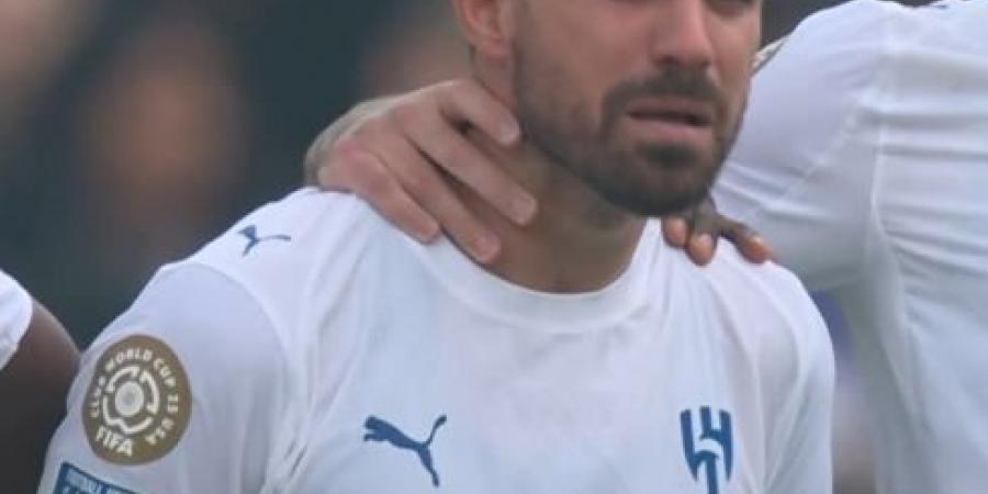 شاهد بكاء نجمي الهلال قبل مباراة فلومينينسي بسبب وفاة جوتا - هرم مصر