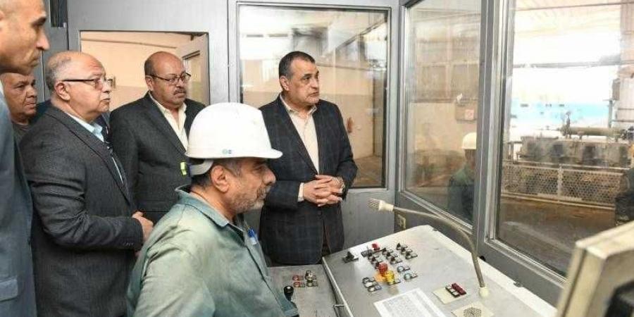 وزير الإنتاج الحربي يطمئن على سير العملية الإنتاجية خلال مرور مفاجيء على شركة حلوان للصناعات الهندسية - هرم مصر