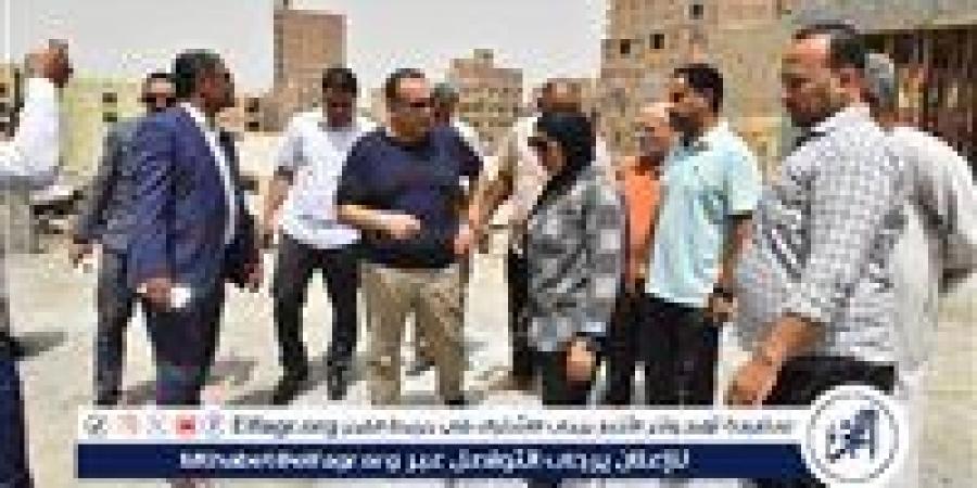 محافظ أسيوط يتفقد سير العمل بمشروع السوق الحضاري بمدينة أبنوب - هرم مصر