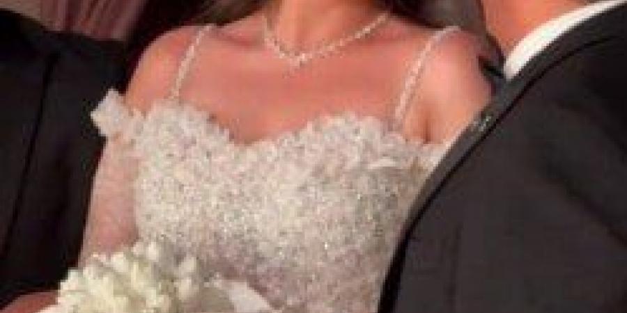 محمد فؤاد يشعل تفاعل الجمهور ببكائه في حفل زفاف ابنته - هرم مصر