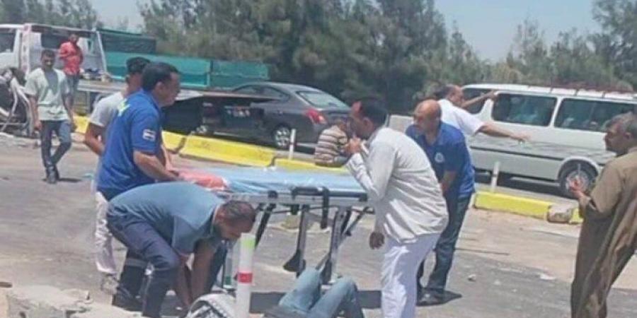 فرق طوارئ الهلال الأحمر تُقدم الخدمات اللازمة لمصابي حادث الإقليمي - هرم مصر