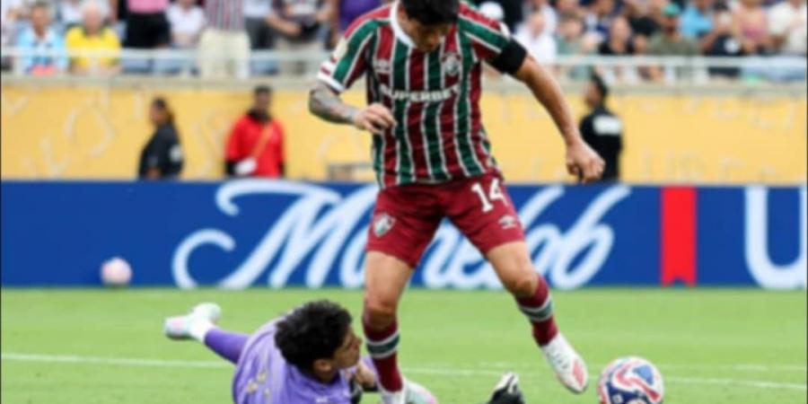 شاهد .. مشادة عنيفة بين نجم الهلال وأحد المشجعين بعد الهزيمة من فلومينينسى - هرم مصر