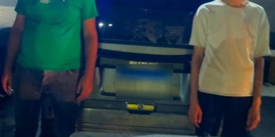 القبض على المتهم بالتلويح بسلاح أبيض من داخل سيارة بطريق الإسكندرية - هرم مصر