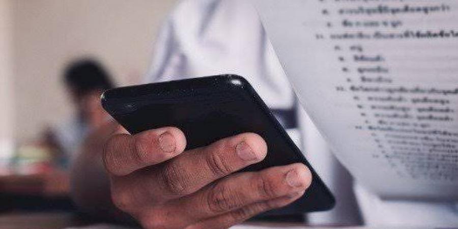 تداول إجابات امتحان الرياضيات البحتة بتليجرام أثناء تواجد الطلاب بلجان الثانوية العامة - هرم مصر