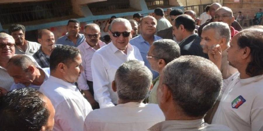 محافظ الغربية يستمع للمواطنين ويأمر بحلول فورية لمشكلة الصرف بقرية كفر حجازي - هرم مصر