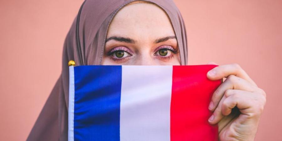 الفرنسيات المحجبات يواجهن ببلدهن العنف اللفظي والجسدي المعادي للإسلام - هرم مصر