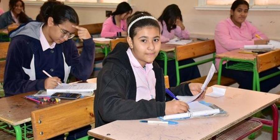 شهادة ذكاء وتحليل دم ضمن شروط الالتحاق بالإعدادي في سوهاج - هرم مصر