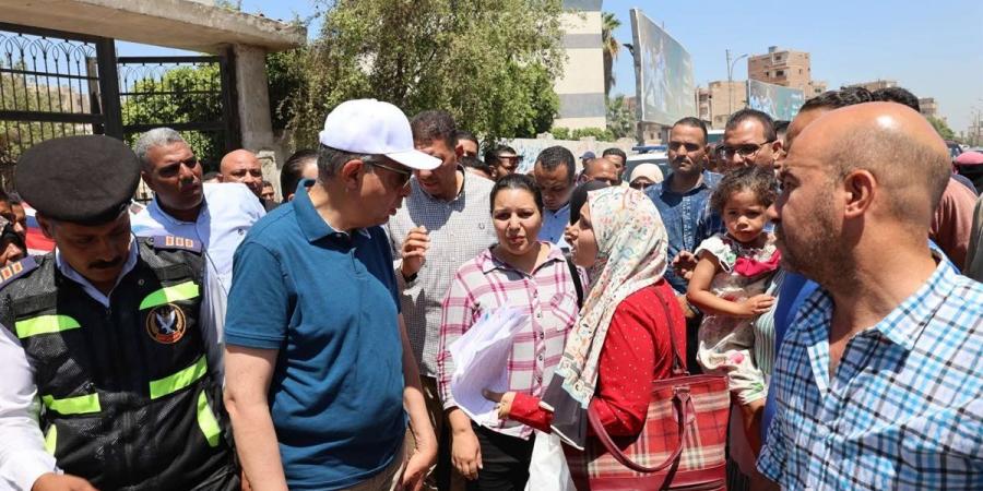 خلال جولته الميدانية محافظ المنيا يستجيب لمطالب إنسانية ويوجه بإعانات عاجلة للأسر الأكثر احتياجًا - هرم مصر