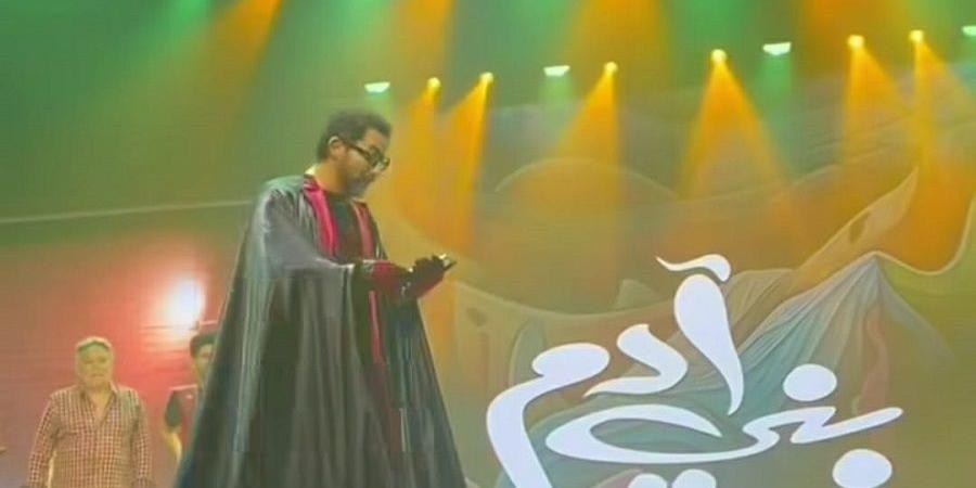 من عرض "بنى ادم".. أحمد حلمى يهنئ عمرو دياب بألبومه الجديد  - هرم مصر
