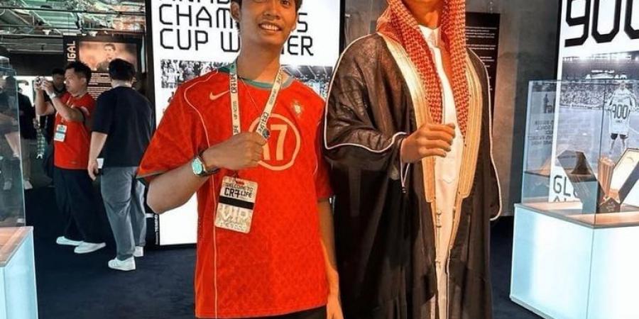 إقبال كبير لرؤيته.. تمثال لرونالدو بالزي العربي في هونغ كونغ (صورة) - هرم مصر