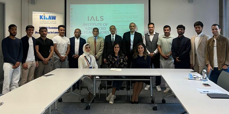 كلية القانون العالمية اختتمت برنامجها الصيفي بالتعاون مع «إسيكس» البريطانية - هرم مصر