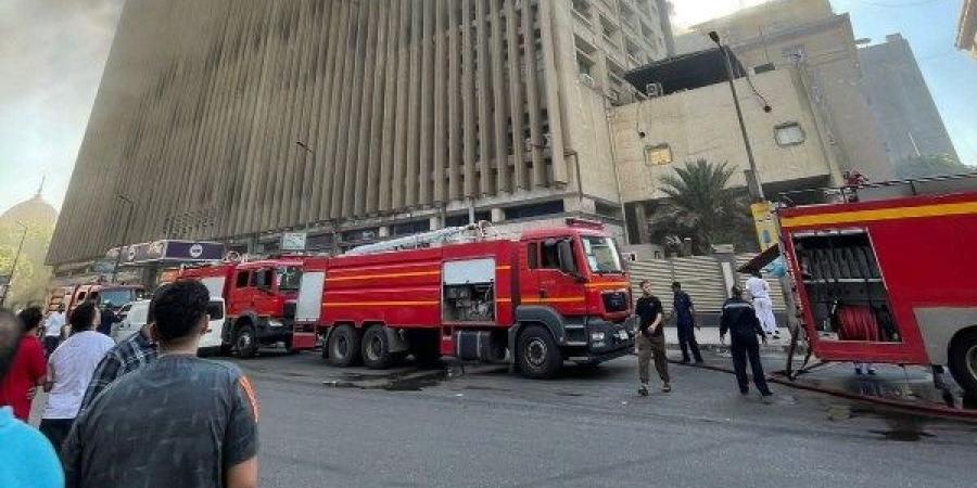 الدفع بسيارات السلالم الهيدروليكية للسيطرة على حريق سنترال رمسيس| صور - هرم مصر