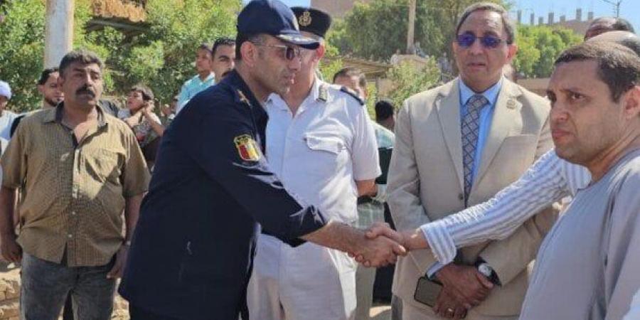 محافظ قنا يتابع جهود إنقاذ شخصين سقطت سيارتهما في نهر النيل بدشنا - هرم مصر