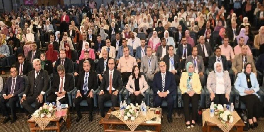 محافظ البحيرة ورئيس جامعة دمنهور يفتتحان الملتقى التوظيفي الثاني لكلية الطب البيطري - هرم مصر