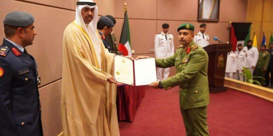 وزير الدفاع الكويتي: دورة القيادة والأركان المشتركة محطة مهمة في مسيرة تأهيل وإعداد الضباط القادة - هرم مصر