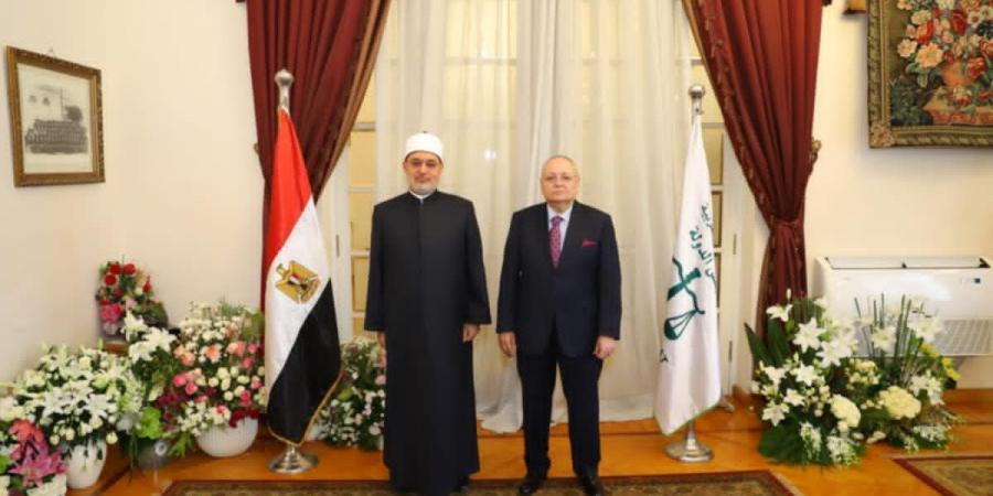 رئيس مجلس الدولة يستقبل مفتي الجمهورية لتقديم التهنئة - هرم مصر