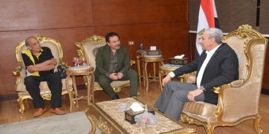 المسرح القومي يُسدل ستاره في طنطا.. ومحافظ الغربية يتسلم درع المهرجان - هرم مصر