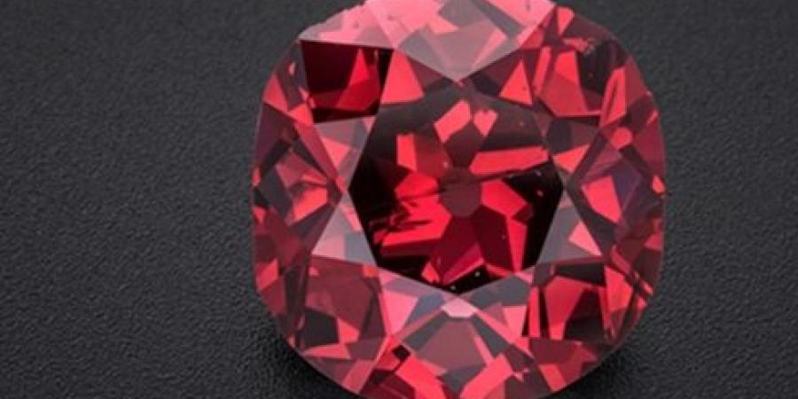 كيف تختلف ألوان الماس ؟! - هرم مصر