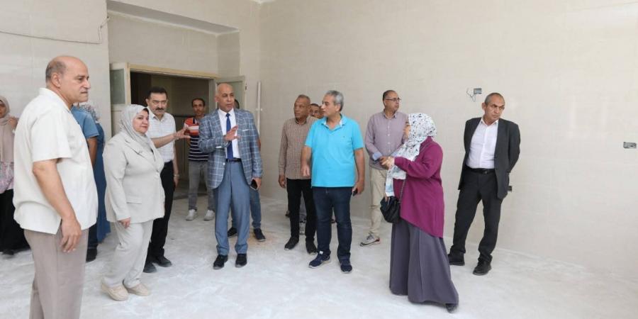 رئيس جامعة كفر الشيخ يتفقد تطوير مدرجات ومعامل الطب البيطري.. صور - هرم مصر