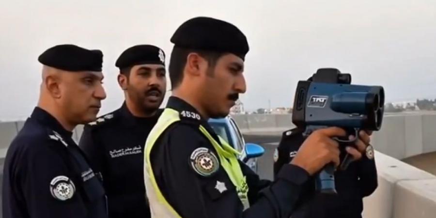 حملة مرورية باستخدام «الرادار المتنقل» على الطرق السريعة - هرم مصر