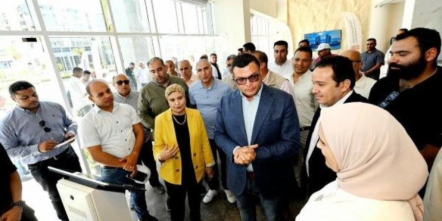 وزير الإسكان يشهد بدء التشغيل التجريبي لمركز خدمات هيئة المجتمعات العمرانية الجديدة - هرم مصر