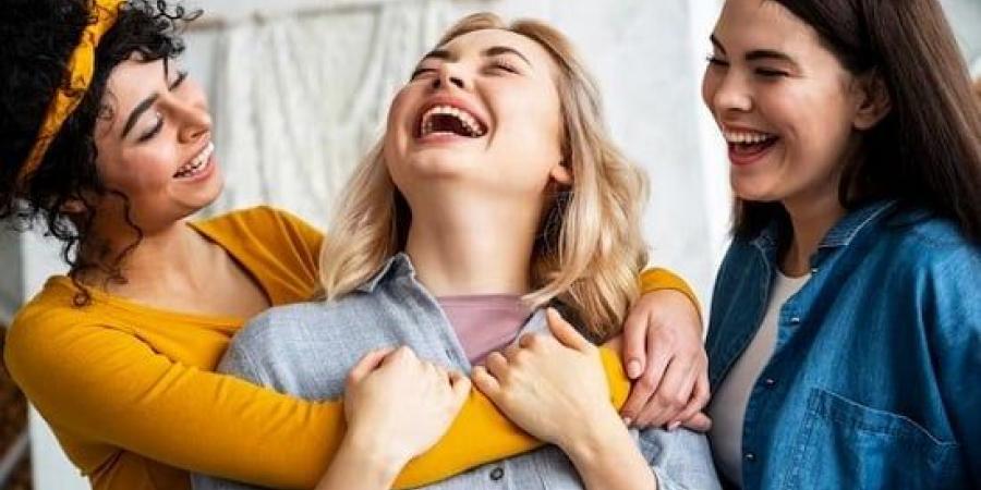 يوم إلقاء النكت.. 5 أبراج دمها خفيف وفرفوشة دايما - هرم مصر