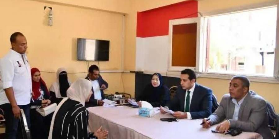 نائب المحافظ يعقد لقاءً لخدمة المواطنين بقرية تلات بمركز الفيوم - هرم مصر