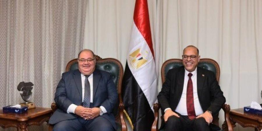قبل استلام مهامه مطلع الشهر المُقبل.. وزير العمل يستقبل قنصل مصر في الرياض - هرم مصر