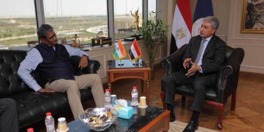 وزير السياحة والآثار وسفير الهند بالقاهرة يبحثان دفع أواصر التعاون المشترك بين البلدين في مجالي السياحة والآثار - هرم مصر